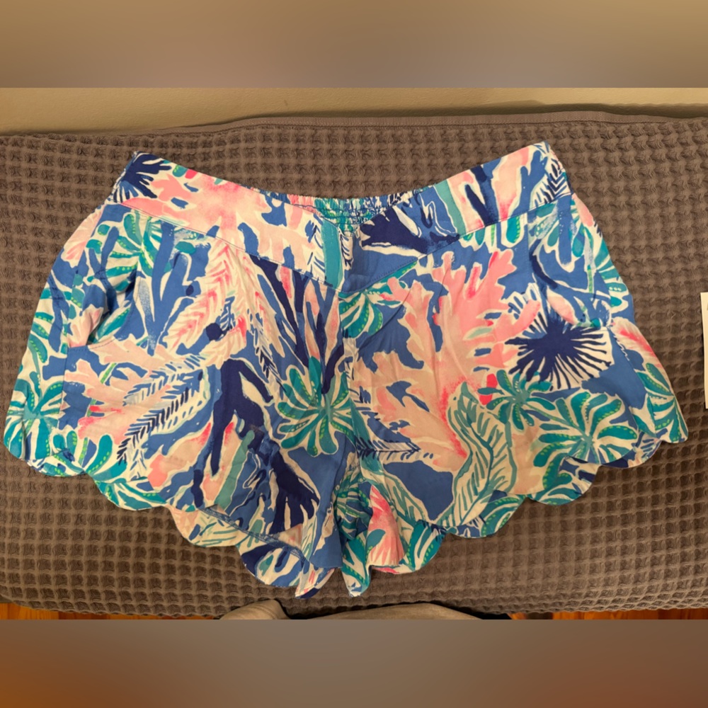 Lilly Pulitzer Dahlia Shorts Blue Jet Stream Scallop Hem Elastic Waist M - Picture 2 of 10